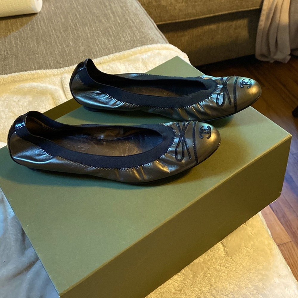 CHANEL Flats